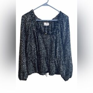 Universal Thread Black and White Blouse